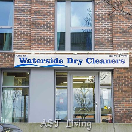 Pontoon Dock Key Workers Apartment London Exterior photo